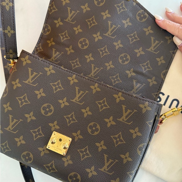 EXCELLENT condition Louis Vuitton Pochette Métis, Brown Monogram Bag - Picture 10 of 13